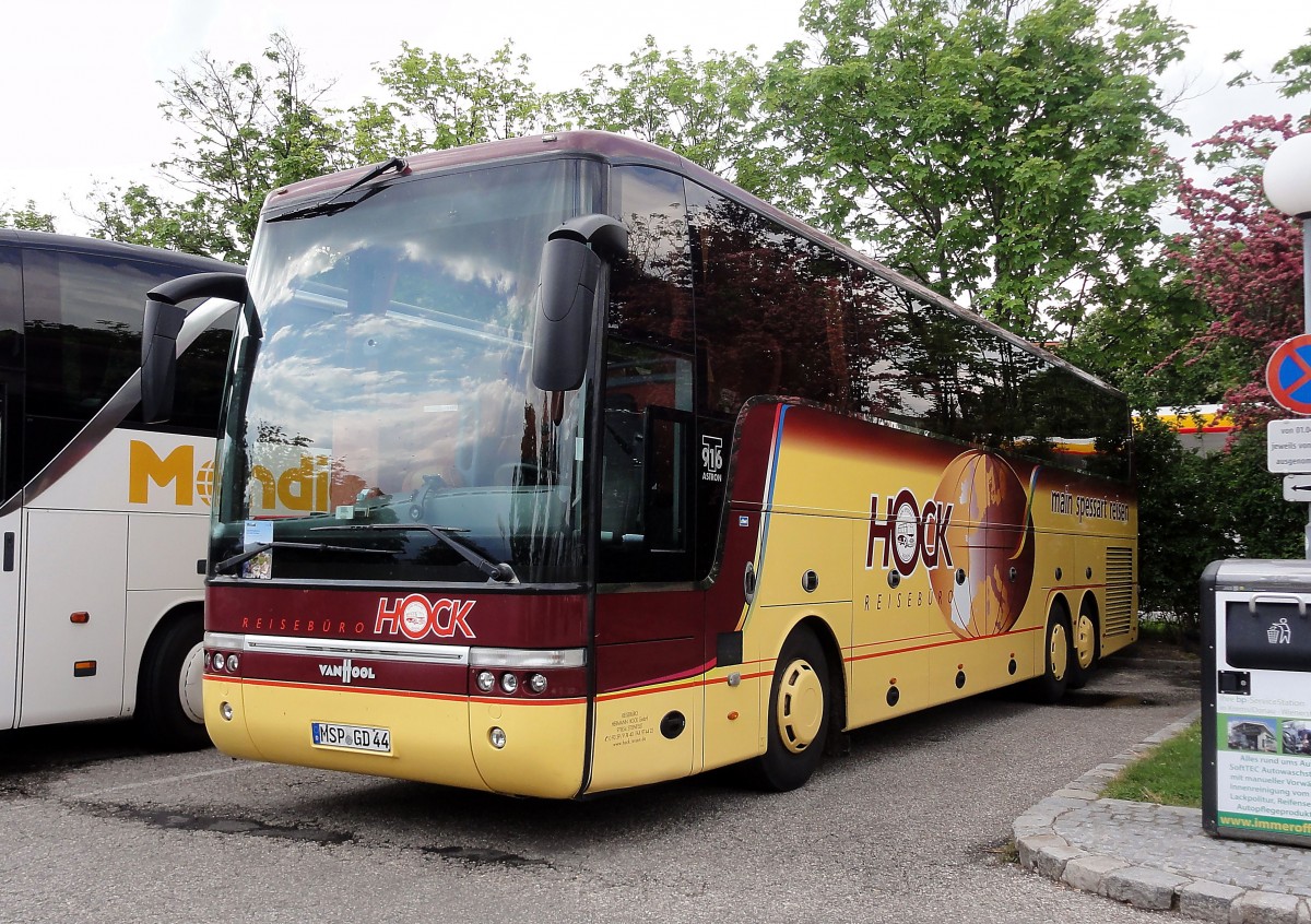 Van Hool T916 Astron von Hock Reisen aus der BRD am 14.5.2015 in Krems.