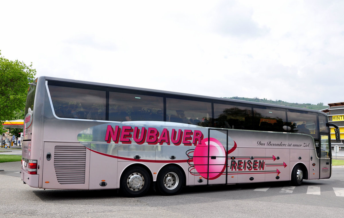 Van Hool T917 Astron von Neubauer Reisen aus sterreich in Krems gesehen.