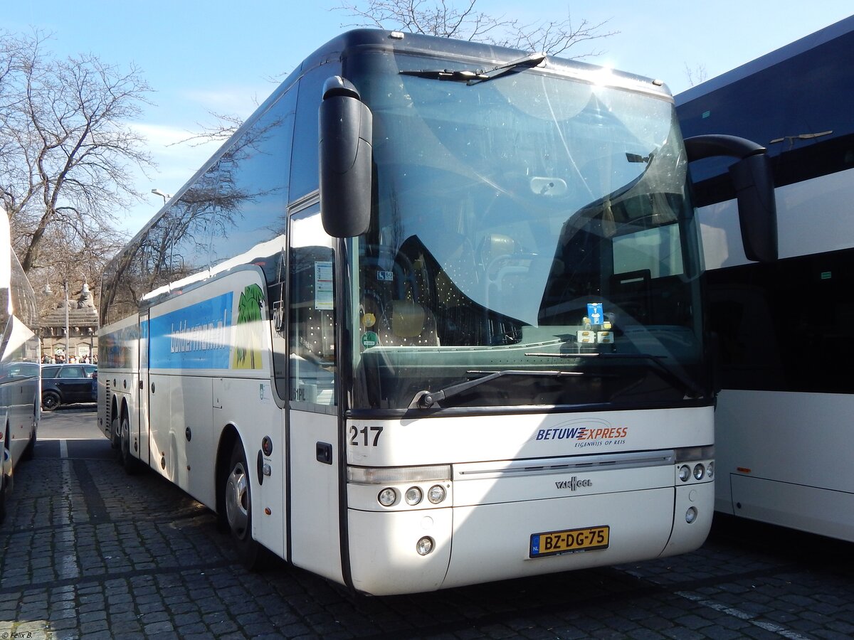 Van Hool T917 von Betuwe Express aus den Niederlanden in Berlin. 