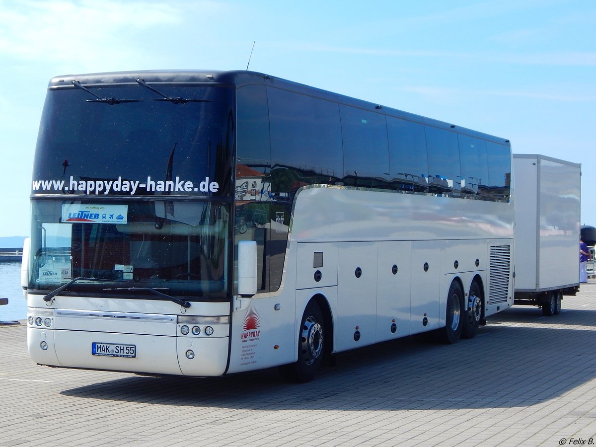 Van Hool T917 von Happyday Hanke aus Deutschland mit Radanhänger im Stadthafen Sassnitz.