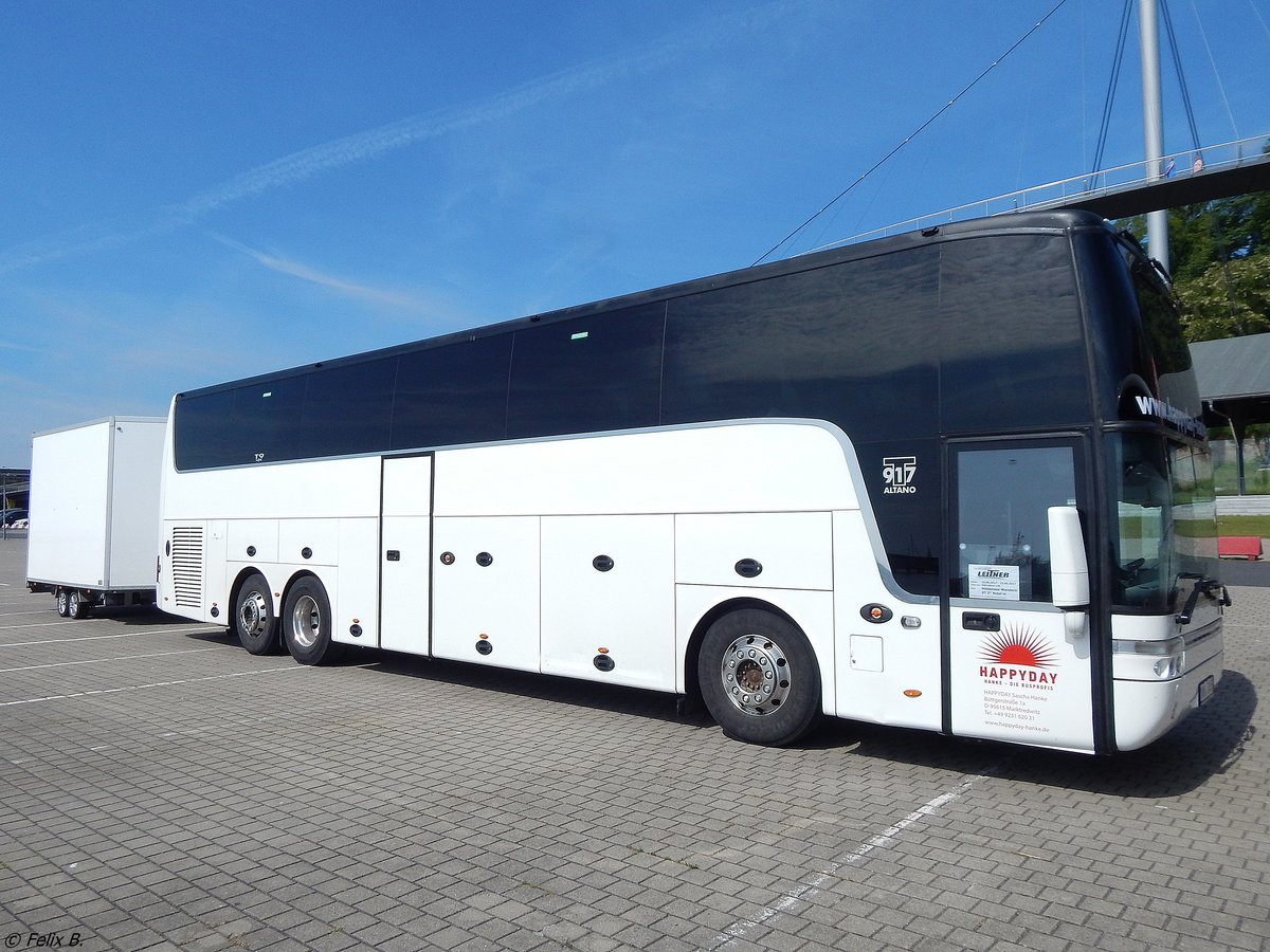 Van Hool T917 von Happyday Hanke aus Deutschland mit Radanhänger im Stadthafen Sassnitz.