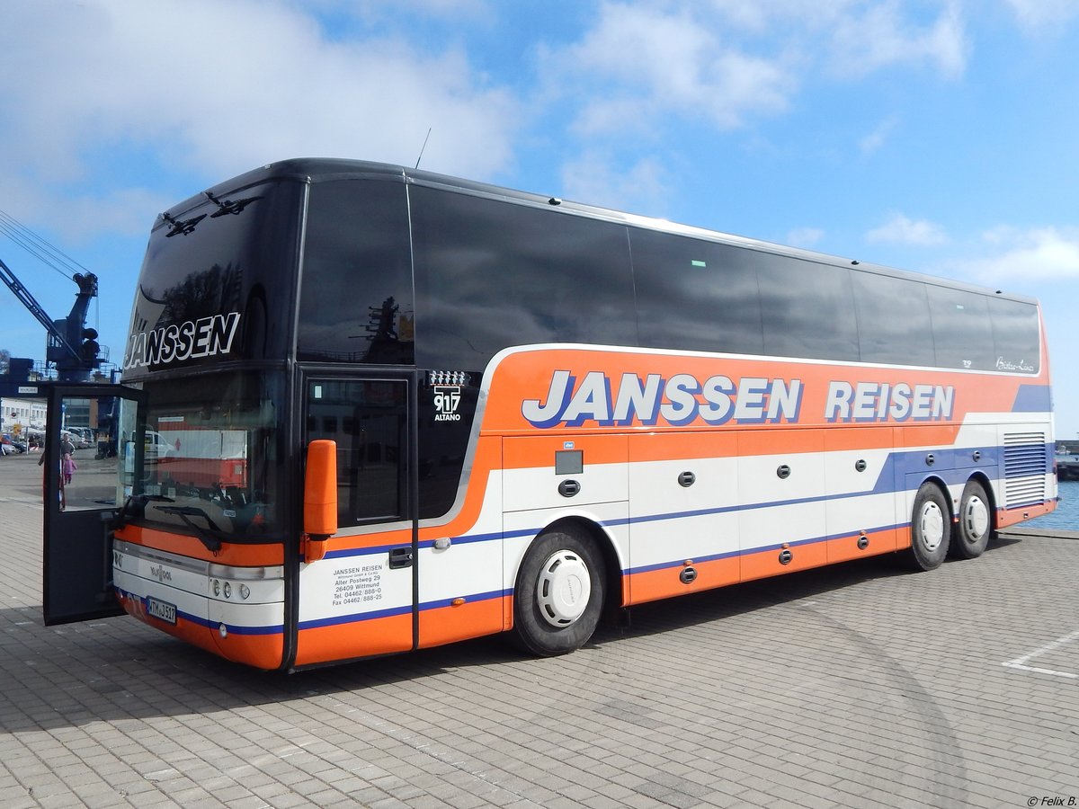 Van Hool T917 von Janssen Reisen aus Deutschland im Stadthafen Sassnitz.