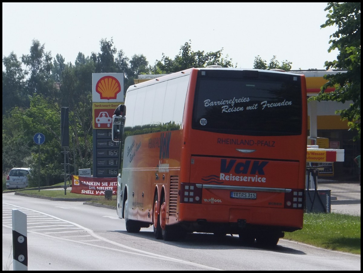 Van Hool T917 von VDK-Reiseservice aus Deutschland in Sassnitz.