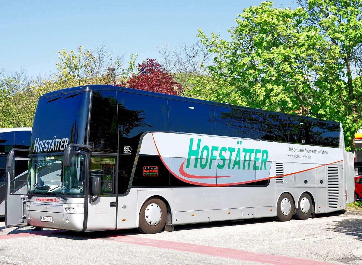 Van Hool TD925 Astromega von Hofsttter Reisen aus sterreich in Krems gesehen.