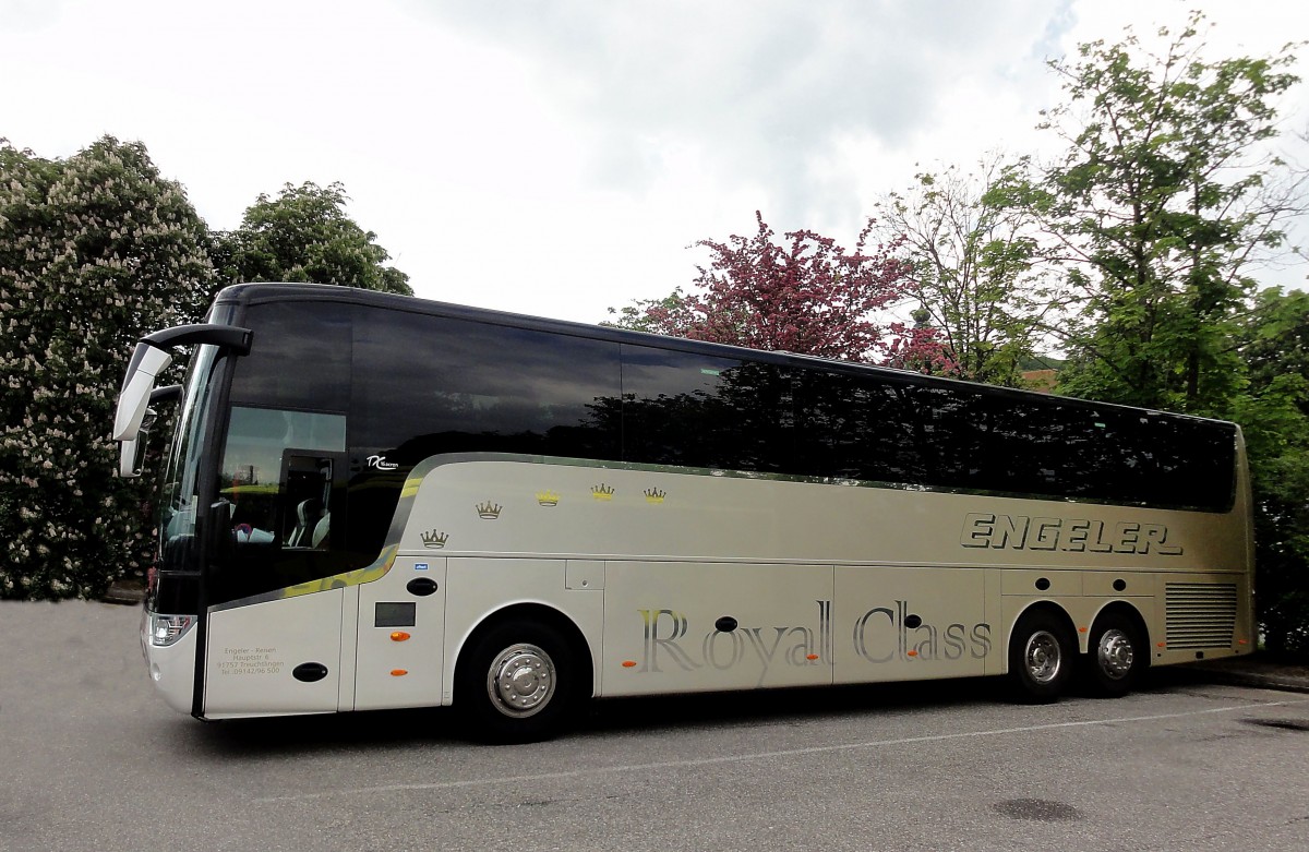 Van Hool TX16 acron von ENGELER Reisen aus der BRD am 14.5.2015 in Krems.