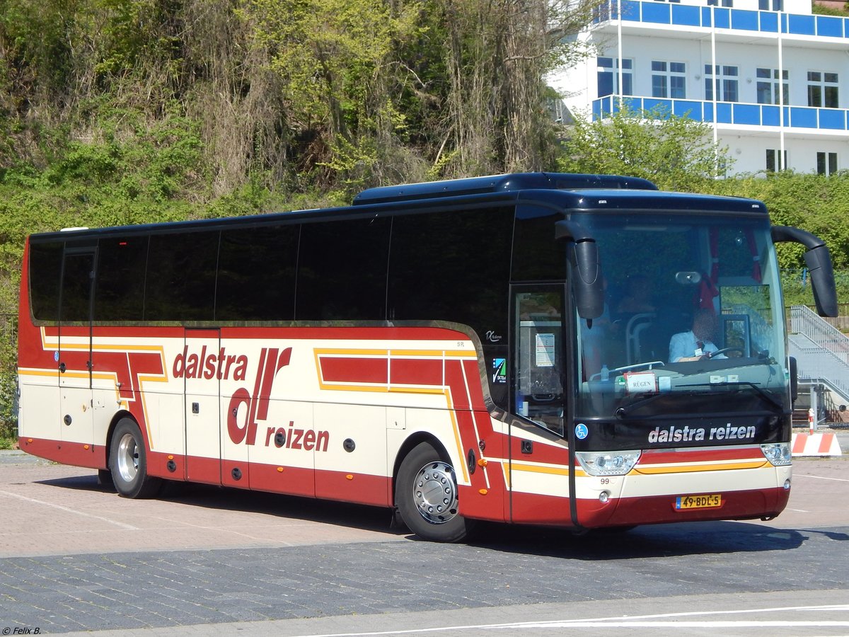 Van Hool TX16 von Dalstra Reizen aus den Niederlanden im Stadthafen Sassnitz. 