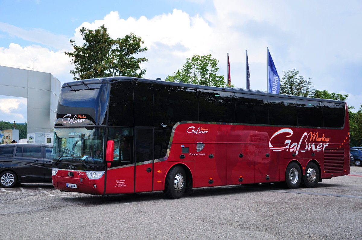 Van Hool TX20 Altano von Ganer Reisen/Reisebro aus sterreich in Krems gesehen.