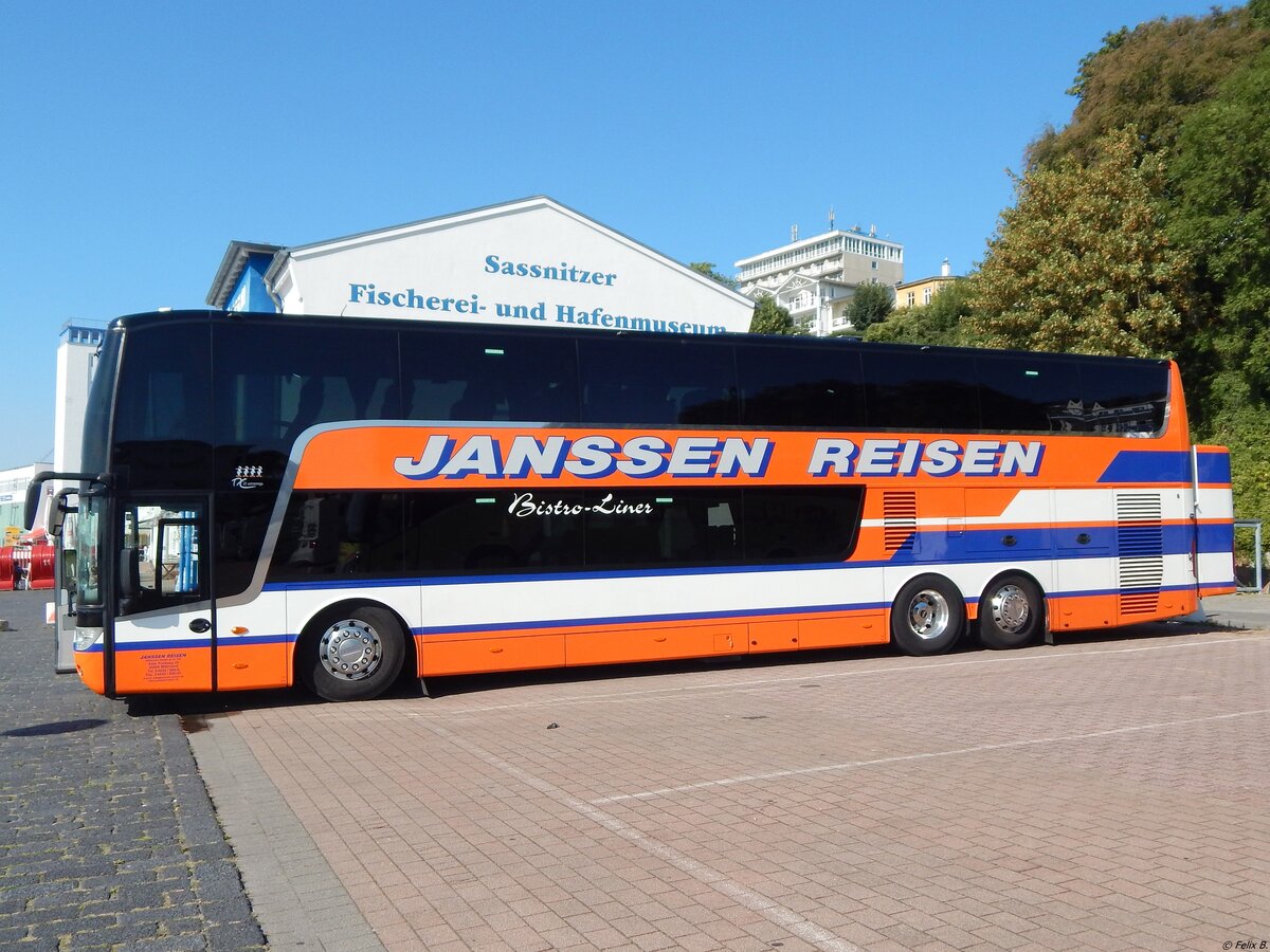 Van Hool TX27 von Janssen Reisen aus Deutschland im Stadthafen Sassnitz. 