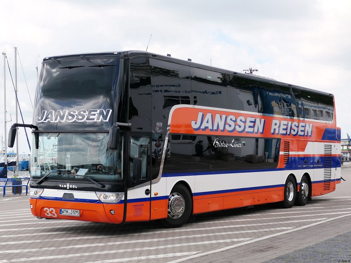 Van Hool TX27 von Janssen Reisen aus Deutschland im Stadthafen Sassnitz.