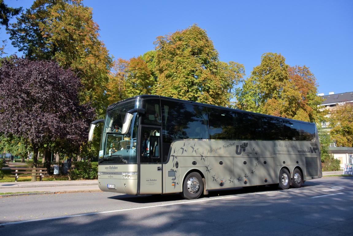 Van Hool von Von Rahden Reisen aus der BRD 09/2017 in Krems.