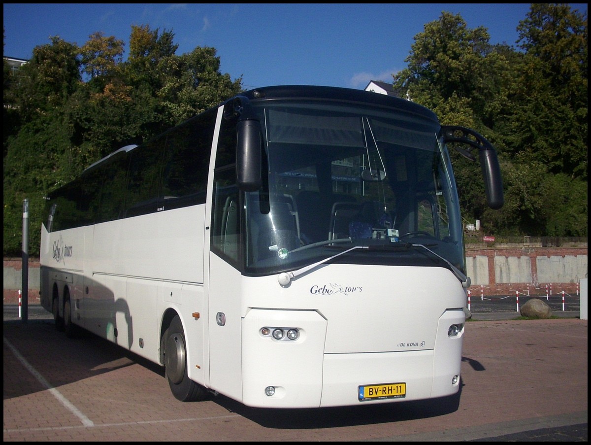 VDL Bova Magiq von Gebo-Tours aus den Niederlanden im Stadthafen Sassnitz.