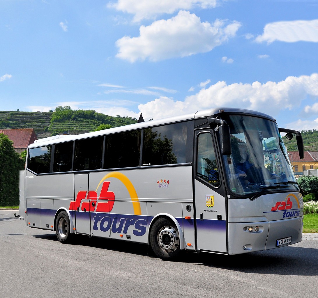 VDL BOVA von SAB Tours aus sterreich am 29.5.2013 in Krems an der Donau unterwegs.