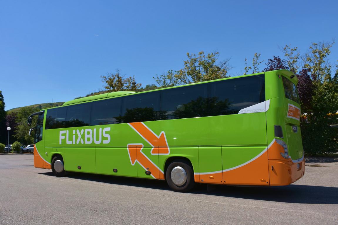 VDL Futura Flixbus aus Ungarn 06/2017 in Krems.