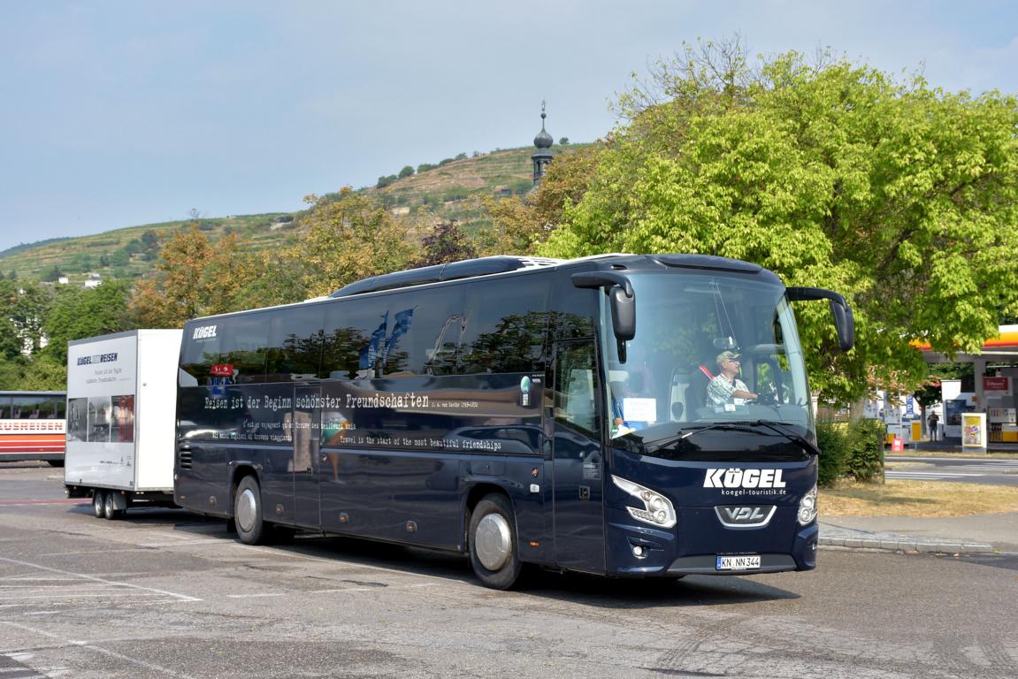 VDL Futura mit Radanhänger von KÖGEL Reisen aus der BRD 06/2017 in Krems.