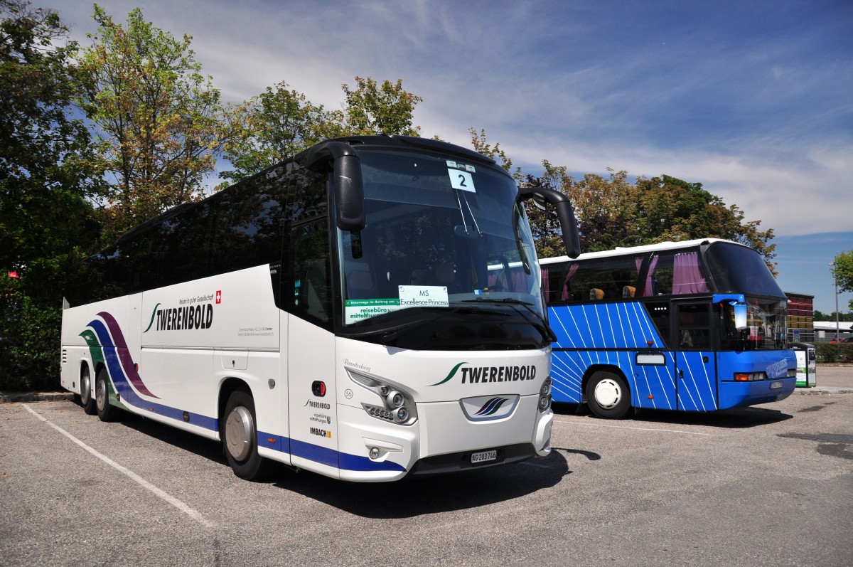 VDL Futura von Twerenbold und ein Neoplan Cityliner am 5.Juli 2014 in Krems gesehen.