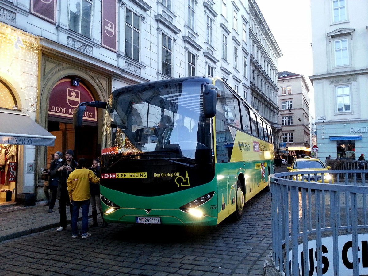 Viseon Sightseeing Bus in der Wiener Innenstadt,24.Dez.2013.