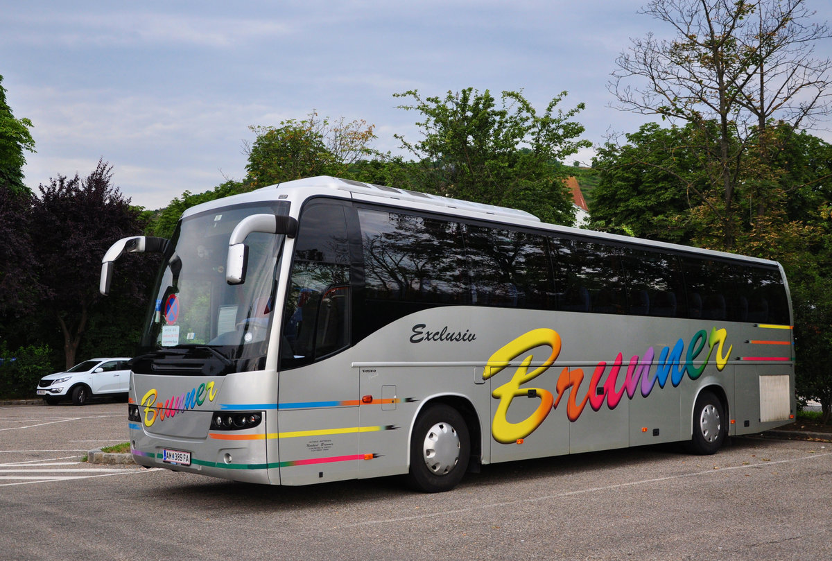 Volvo 9700 von Brunner Reisen aus Niedersterreich in Krems gesehen.