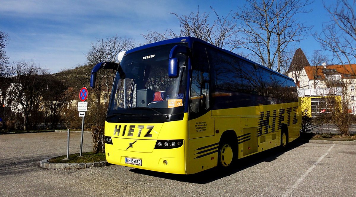 Volvo 9700 von Hietz Reisen aus sterreich in Krems gesehen.