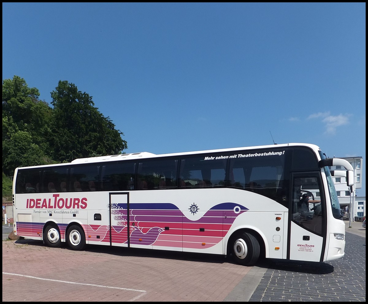 Volvo 9700 von Ideal-Tours aus Deutschland im Stadthafen Sassnitz.