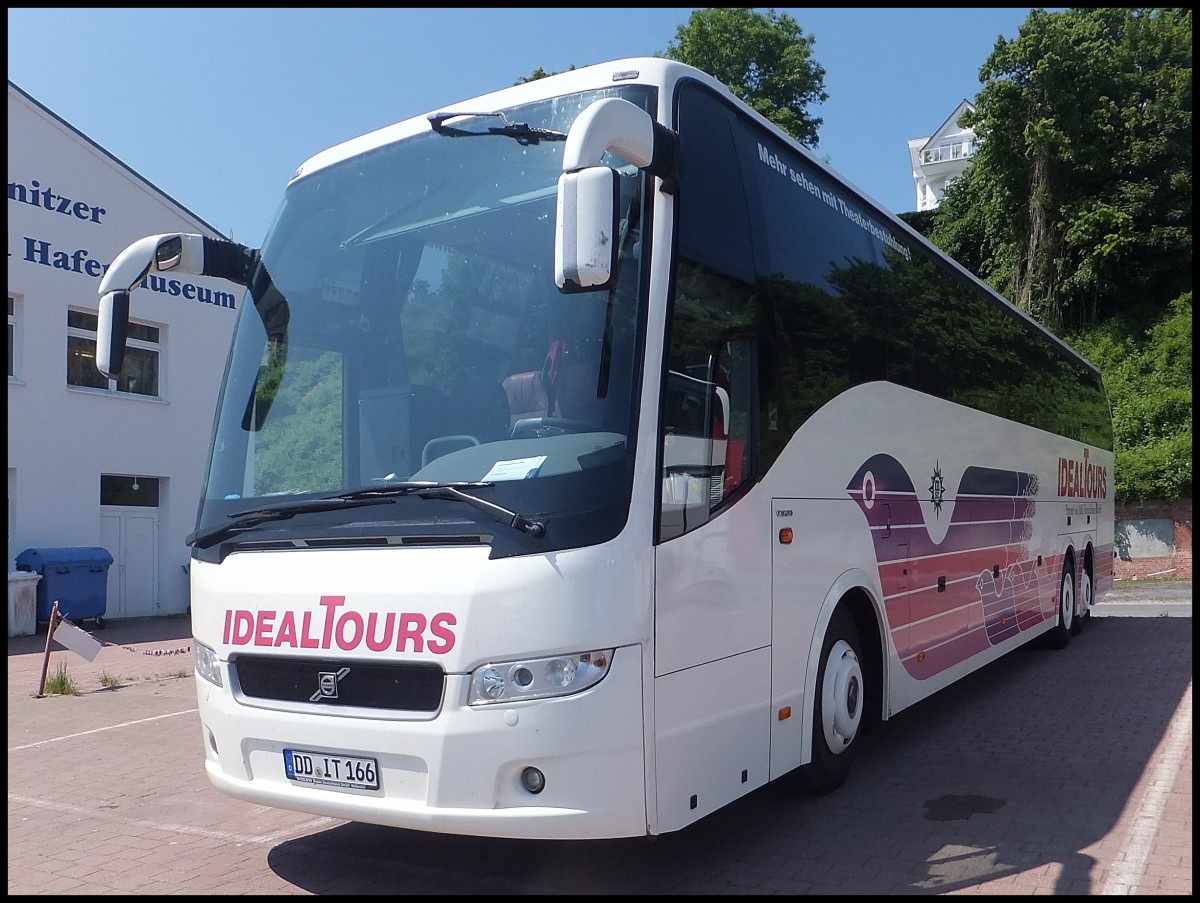 Volvo 9700 von Ideal-Tours aus Deutschland im Stadthafen Sassnitz.