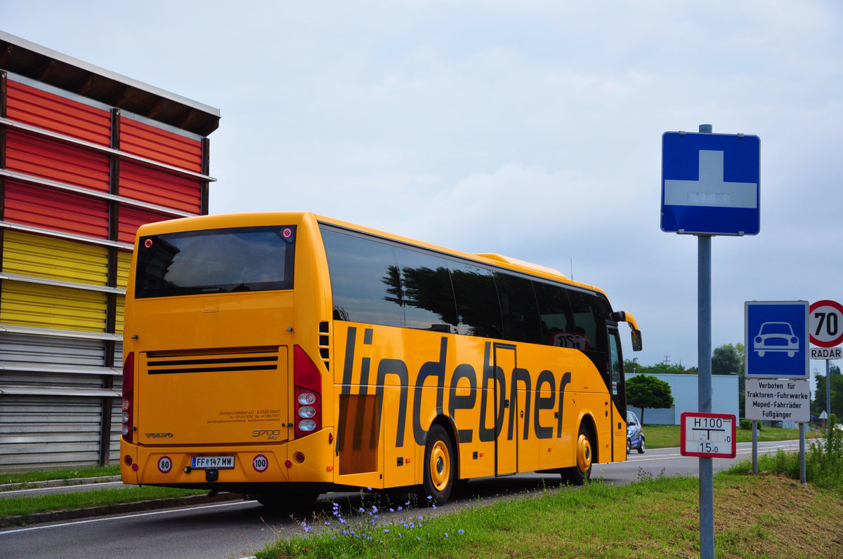 Volvo 9700 von Lindebner Reisen aus sterreich in Krems gesehen.