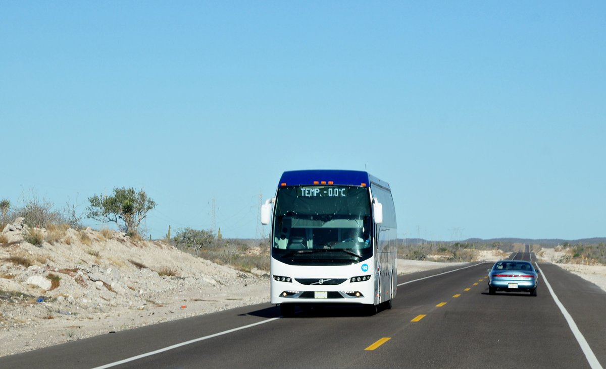 Volvo 9700 Linienbus von Aguila auf der Route Nr.1 in der Baja California Sur in Mexico gesehen,März 2016