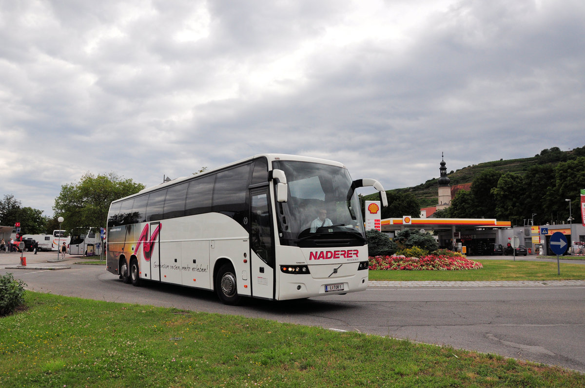 Volvo 9700 von Naderer Reisen aus Oberösterreich in Krems gesehen.