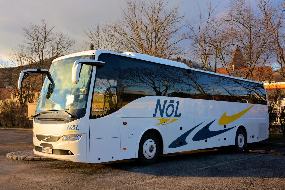 VOLVO 9700 von NL Reisen aus Niedersterreich im Dez. 2017 in Krems.