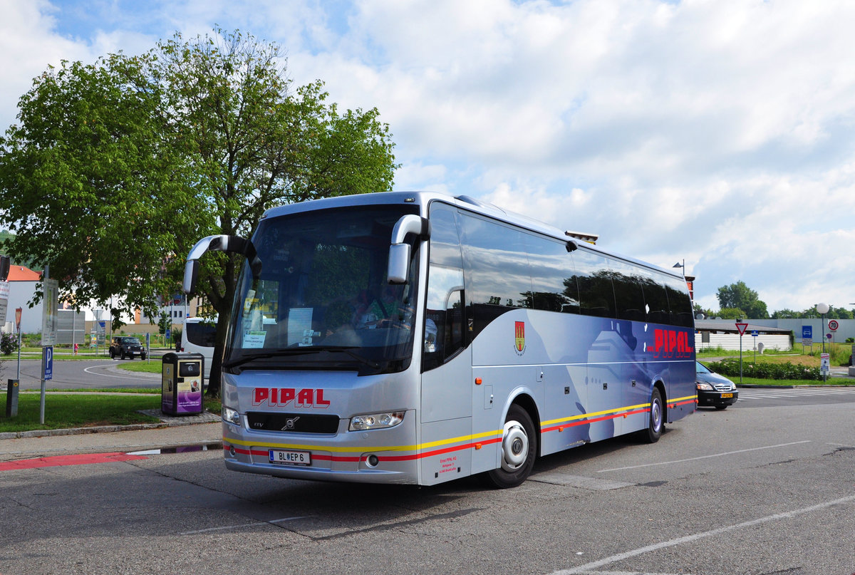 Volvo 9700 von PIPAL Reisen aus sterreich in Krems gesehen.