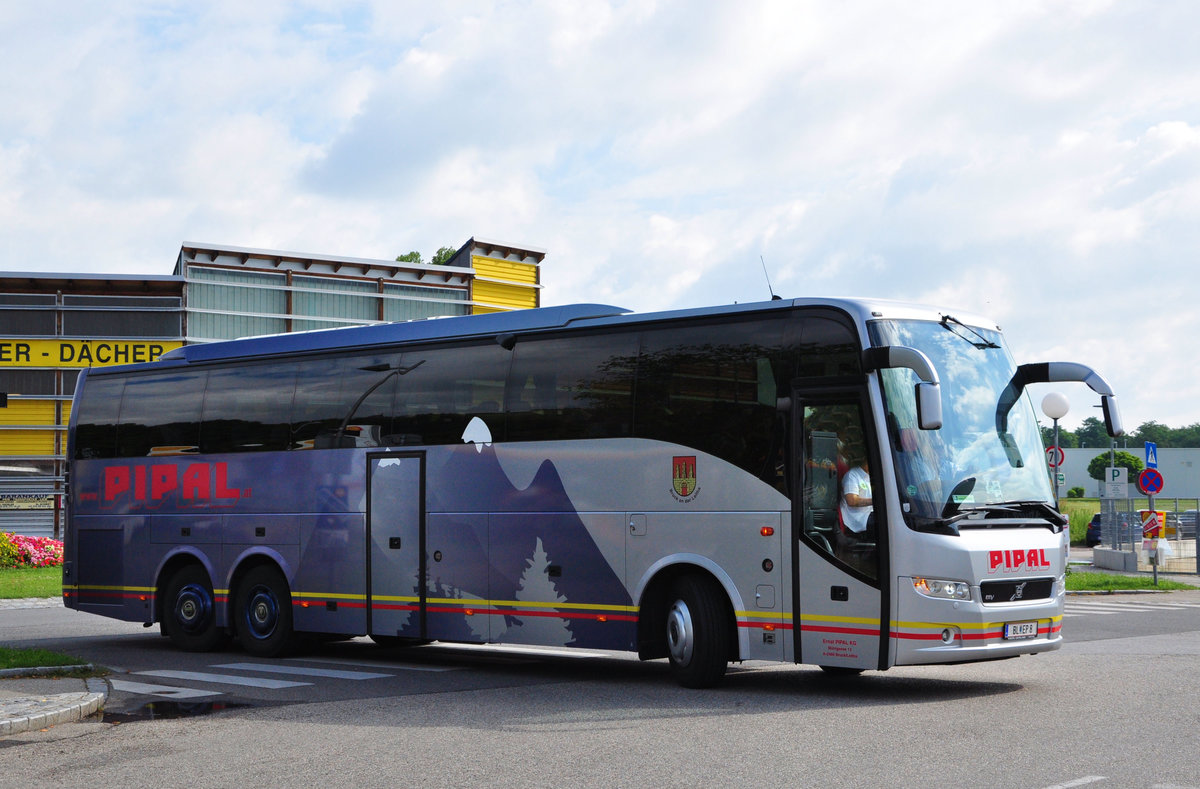 Volvo 9700 von Pipal Reisen aus sterreich in Krems gesehen.