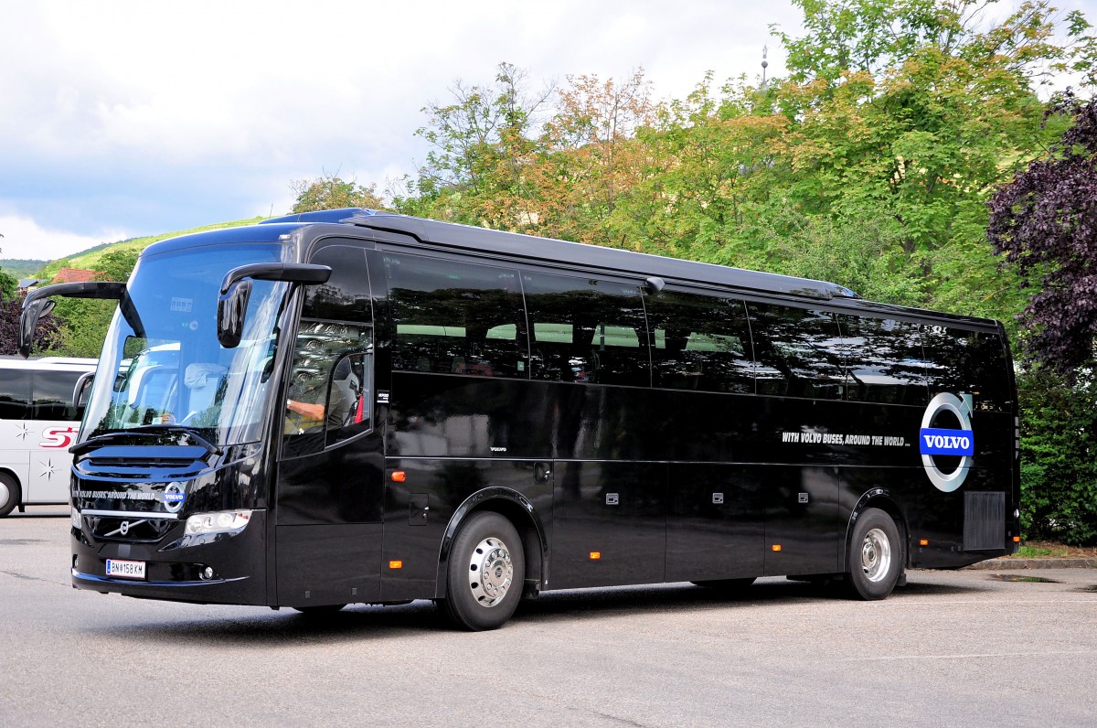 Volvo 9700 von Volvo sterreich im Juni 2015 in Krems gesehen.