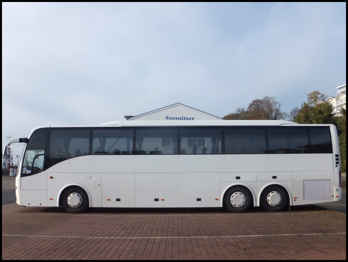 Volvo 9700 Vorfhrbus aus Deutschland im Stadthafen Sassnitz.