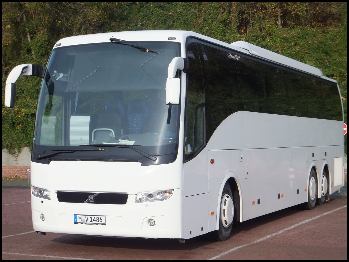 Volvo 9700 Vorfhrbus aus Deutschland im Stadthafen Sassnitz.