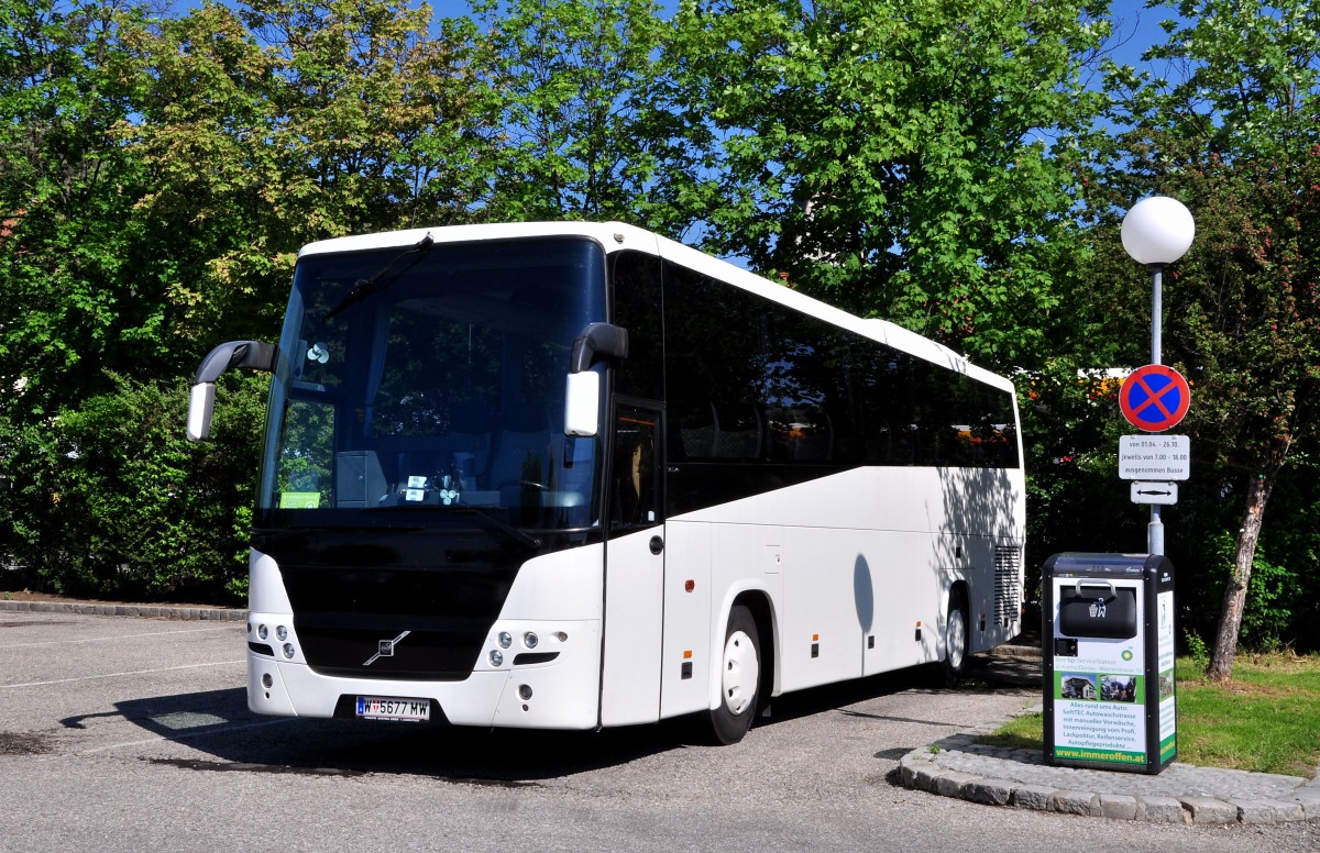 Volvo 9900 aus Wien am 20.Mai 2014 in Krems gesehen.