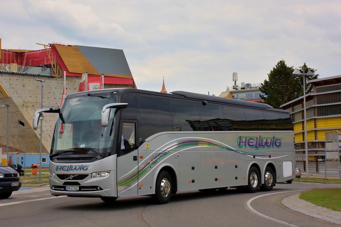 VOLVO 9900 von Hellwig Reisen aus AT 2018 in Krems gesehen.