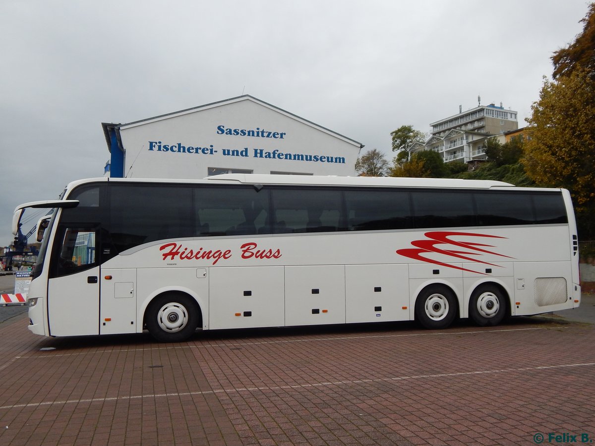 Volvo 9900 von Hisinge Buss aus Schweden im Stadthafen Sassnitz.