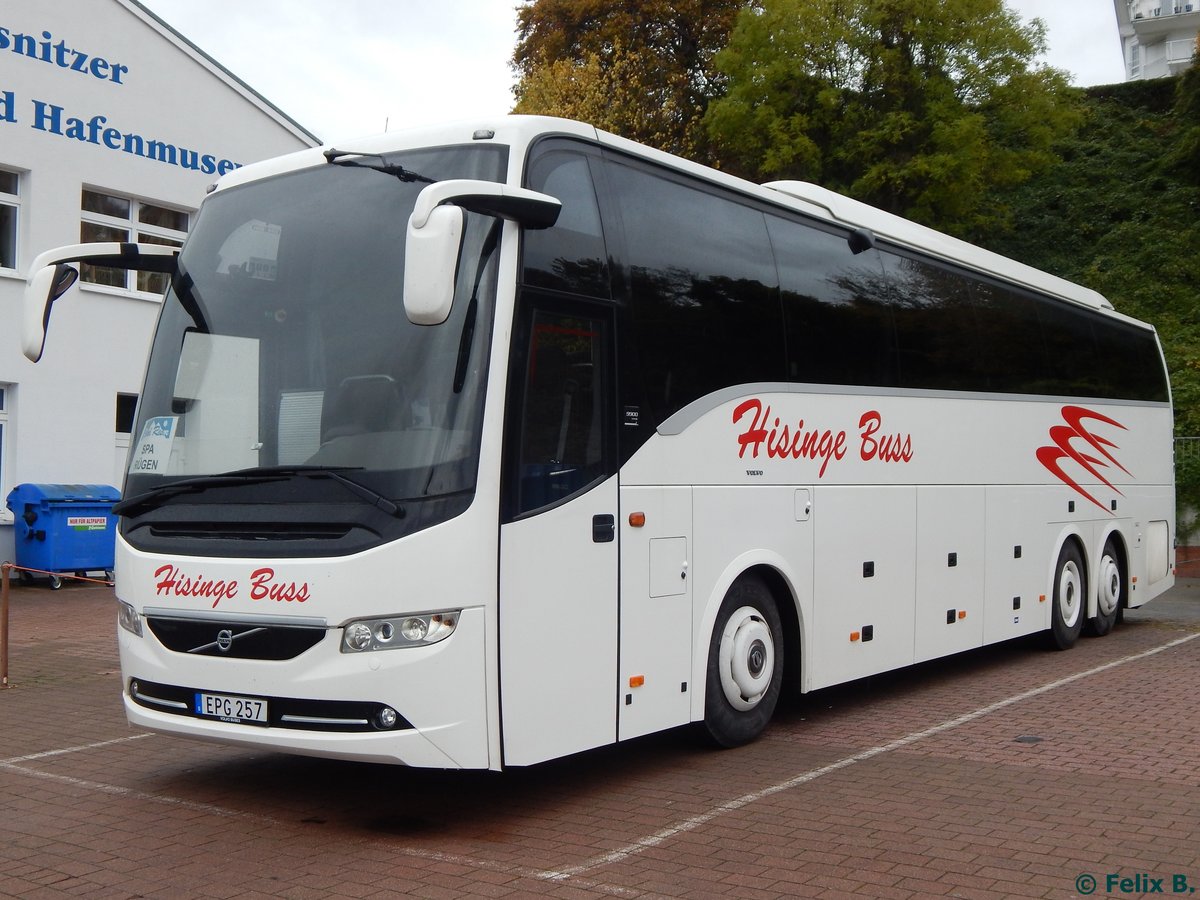 Volvo 9900 von Hisinge Buss aus Schweden im Stadthafen Sassnitz.