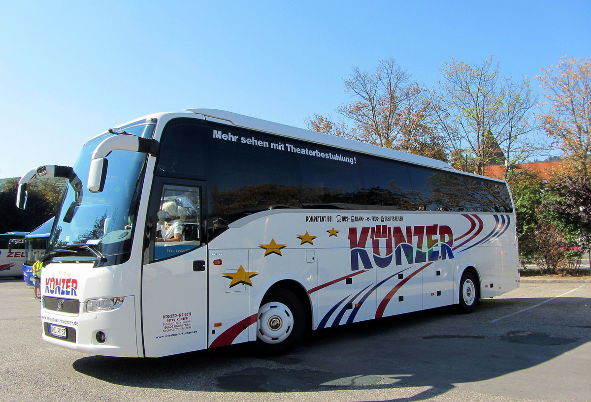 Volvo 9900 von Knzer Reisen aus der BRD in Krems gesehen.