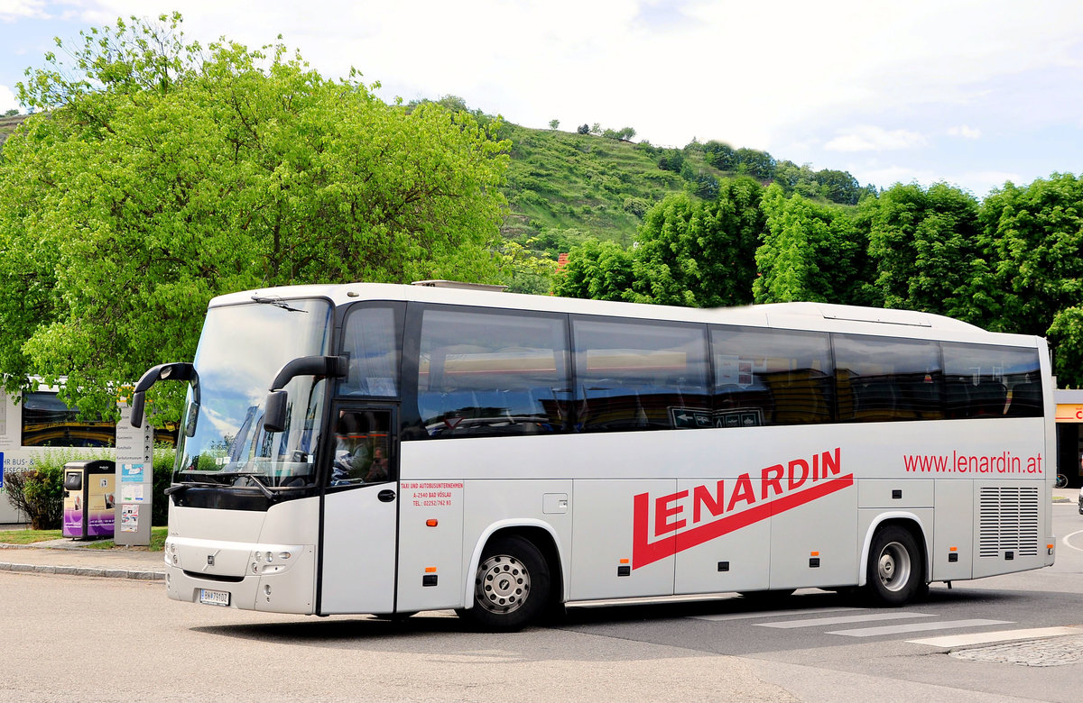 Volvo 9900 von Lenardin aus sterreich in Krems gesehen.