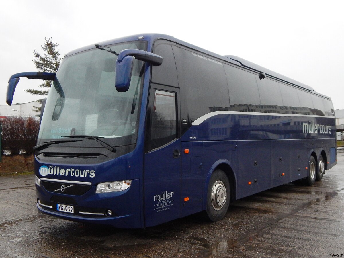 Volvo 9900 von Müller Tours aus Deutschland in Neubrandenburg.