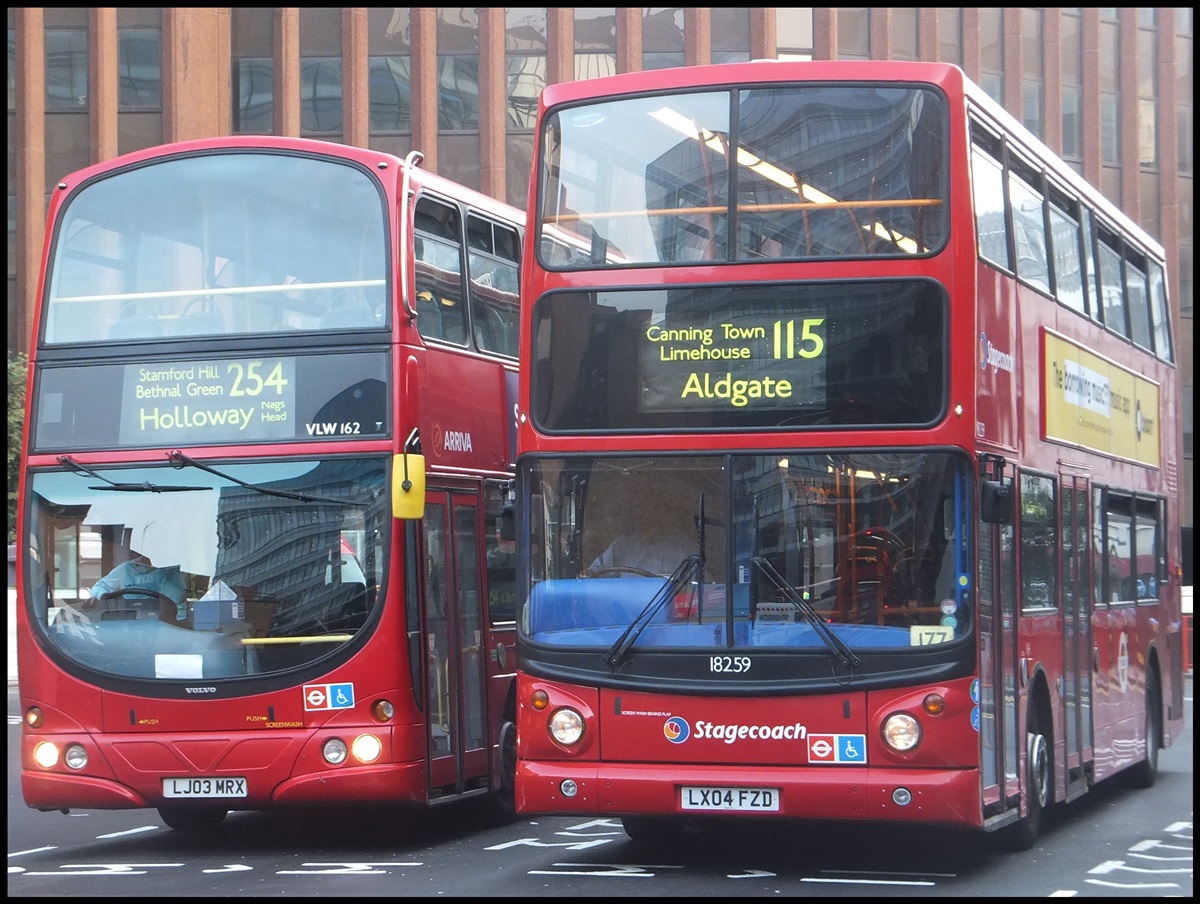 Volvo Wright von Arriva und Volvo Wright von Stagecoach in London.