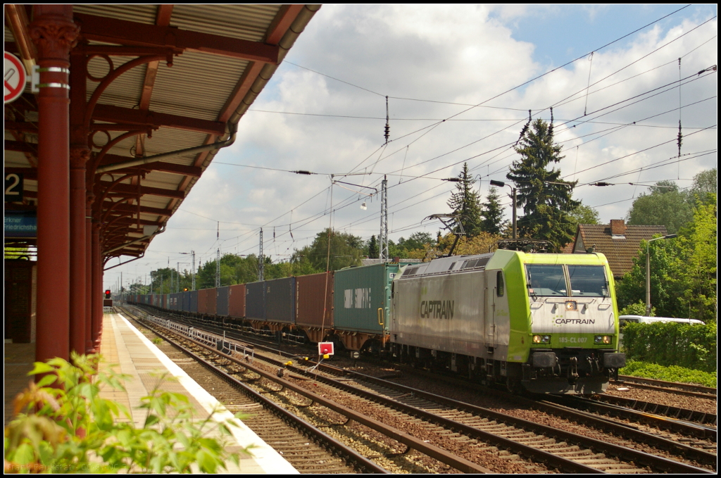 Von Captrain angemietet ist 185-CL 007  Sir Reiner  und versieht ihren Dienst bei ITL. Am 26.05.2017 fuhr sie mit einem Containerzug durch Berlin-Hirschgarten (NVR-Nummer 91 80 6185 507-1 D-ITL)