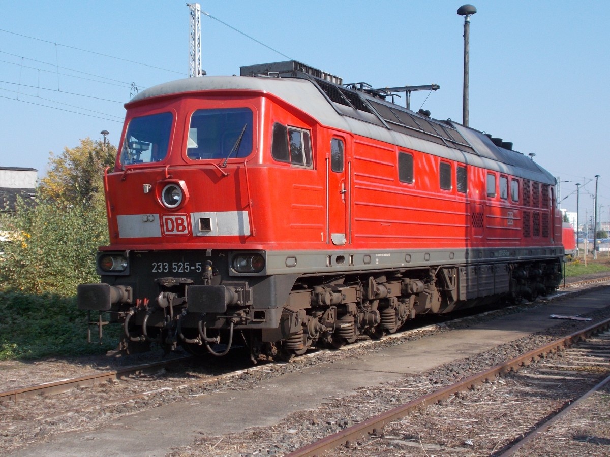 Vor ein paar Jahren standen in der Berliner Est Lichtenberg genügend Ludmila`s doch als ich am 05.Oktober 2014 dort war stand nur die 233 525.