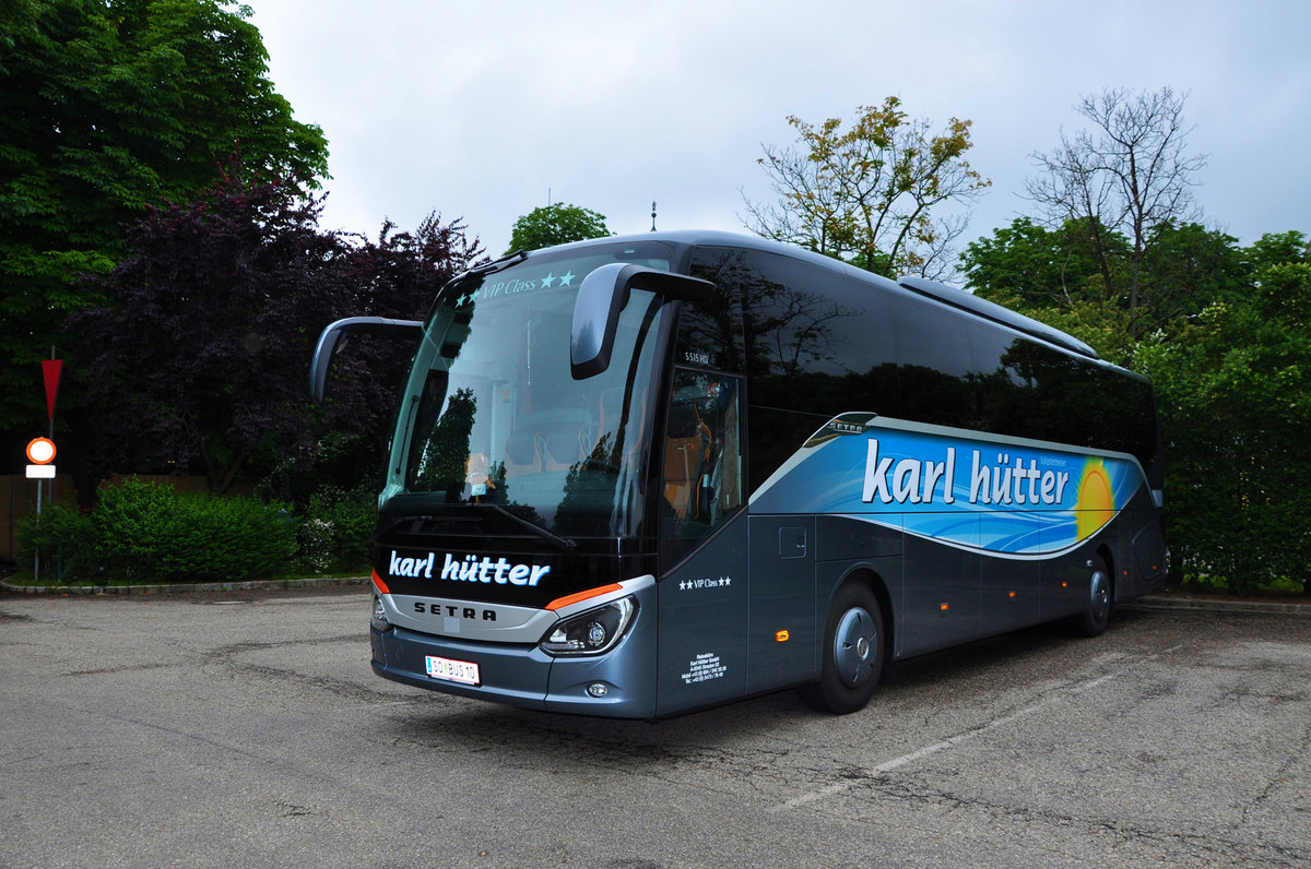 Vulkanlandreisen Karl Htter aus der Steiermark/sterreich mit  Nagel neuem Setra 515 HD im Juni 2016 in Krems gesehen.