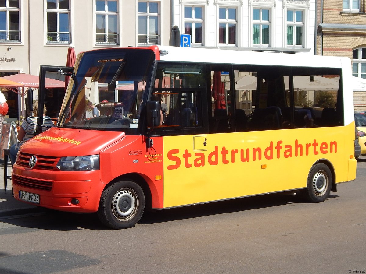 VW Kutsenits von Busunternehmen Manfred Scholz aus Deutschland in Stralsund.