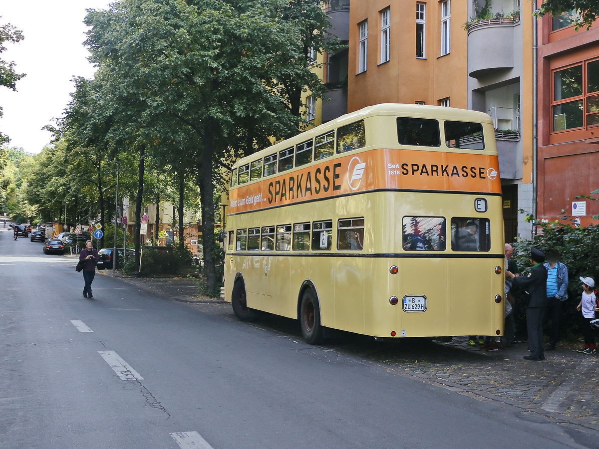 Wagen 1629 Bssing D2U steht an der Haltestelle Monumentenstr. in Schneberg am Depot fr Kommunalverkehr des Deutschen Technikmuseums am 08. September 2019.