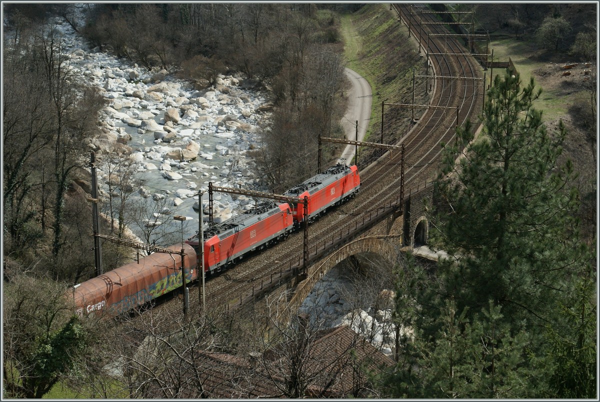 Zwei DB 185 in der Biaschina (Gotthard S�drampe),
3.4.2013