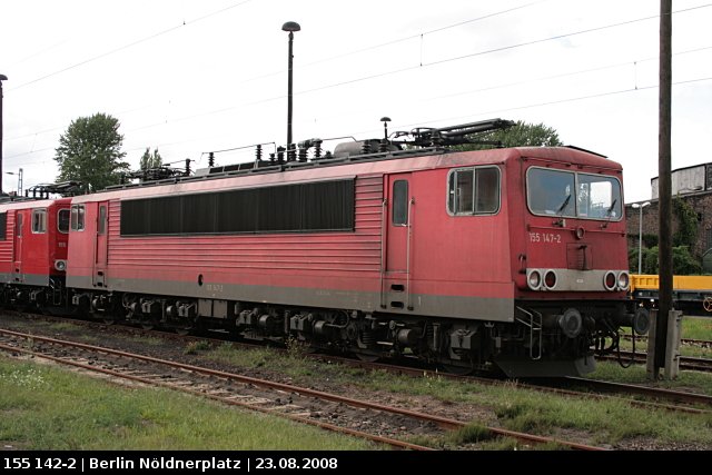 155 142 (ohne Logo oder Beschriftung) wartet auf den nächsten Einsatz (Berlin Nöldnerplatz, 23.08.2008 - Update: In Rostock-Seehafen z-gestellt; 21.07.2013 überführt nach Köln Kalk; 08.08.2013 bei Bender/Opladen ++)