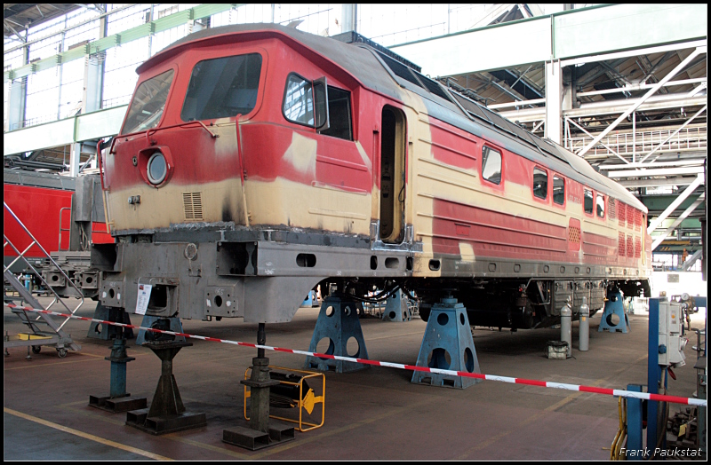 232 262-6 erhält eine neue Hauptuntersuchung. Stellen am Rahmen werden geschweißt und es gibt neue Radsätze (135 Jahre Werk Cottbus, Cottbus 19.09.2009)