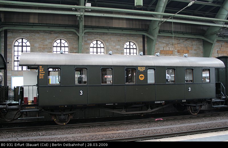 80 931 Erfurt, eine  Donnerbüchse  (Berlin Ostbahnhof, 28.03.2009).